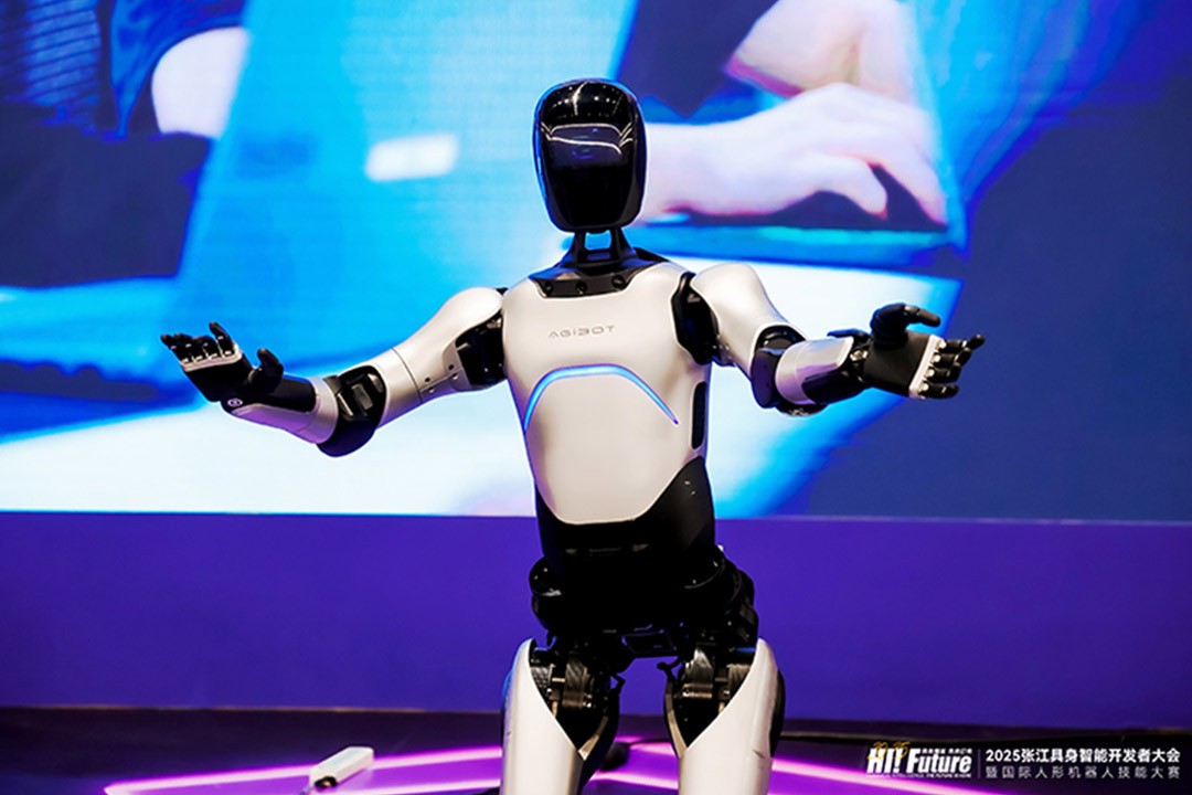 米兰官网远征A2成全球首个同时拥有中美欧认证的人形机器人